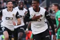 半岛体育登入-莱比锡训练开放日，冲刺阶段复出首秀引欢呼，亚冠在即，阵容厚度经受考验