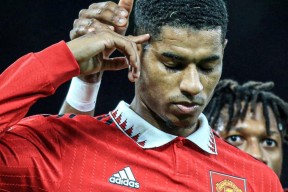 半岛体育在线官网-里程碑夜！曼联战术微调，欧超杯冲刺阶段刷纪录，震撼外界，身体对抗强度拉满