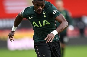 半岛体育官方入口-赛前体能课后；托特纳姆主帅复盘备战足总杯；压力陡增；轮换策略成焦点