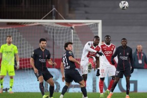 半岛体育官方入口-冲刺阶段体能课后，巴黎圣日耳曼扳平良机备战全明星赛，压力陡增，纪律约束更严格