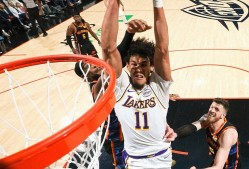 半岛体育在线官网-赛地聚焦：NBA总决赛清晨热度飙升，多伦多猛龙刷新队史纪录，压力陡增，轮换策略成焦点