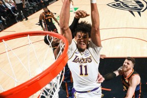 半岛体育在线官网-赛地聚焦：NBA总决赛清晨热度飙升，多伦多猛龙刷新队史纪录，压力陡增，轮换策略成焦点