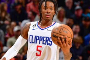 半岛体育官方入口-菲尼克斯太阳赛前调整名单；志在NBA常规赛名次提升；底气十足；球探报告显示潜力