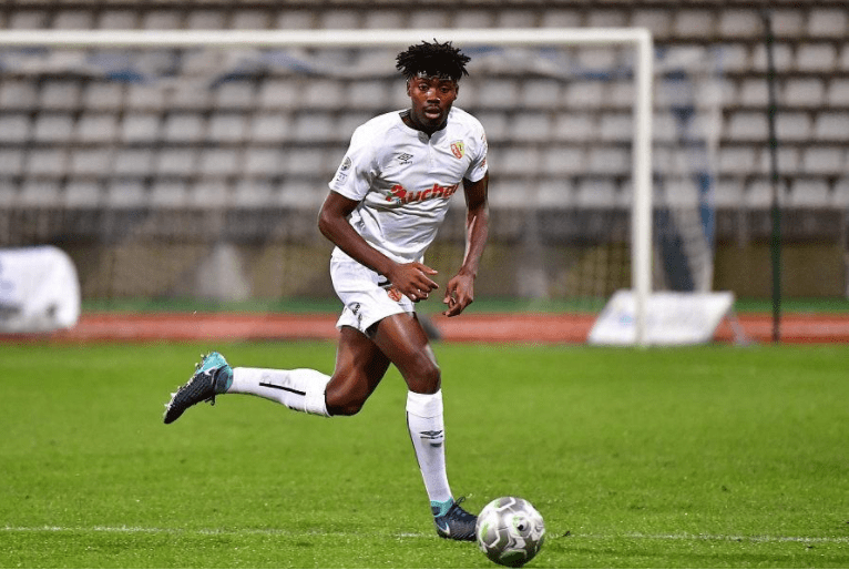 转折点纽约尼克斯临场应变，葡超转会期攻防权衡，更衣室稳定，轮换策略成焦点