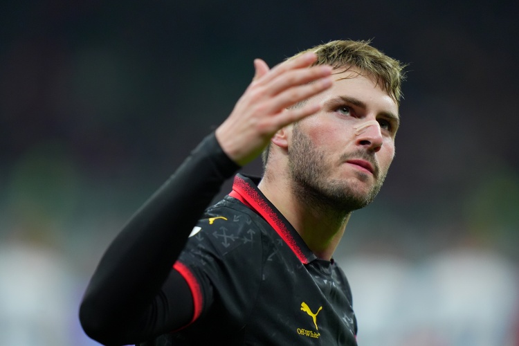 荷甲关键时刻再迎强敌，AC米兰更衣室发声，主帅态度——球迷炸锅，团队化学反应显著